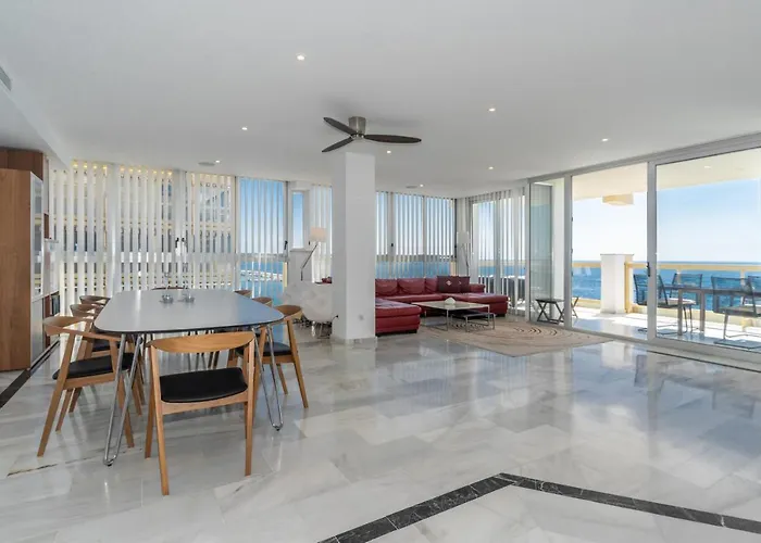 Unique First Line Apartmán